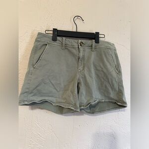 ❤️‍🔥2/$20❤️‍🔥American Eagle Green Khaki Shorts Size 8